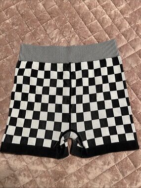 NEW Boutique Womems sz M Kimberly Black & White Checkered stretchy Shorts